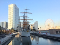 なんだか横浜っぽい１枚。会場のパシフィコ横浜周辺。