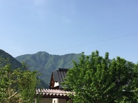 遠くに見える一番高い山が太郎山（９９７m）