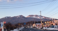 前方の山は浅間山２５６８m。