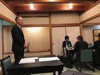 総会の様子　前支部長の挨拶