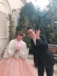 娘と幼馴染の新婦。