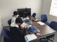 早速、制服と帽子を渡しました